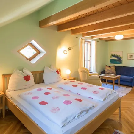 Schweizerhof Am Bed & Breakfast 3*